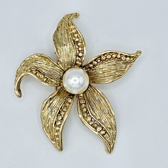 Pearl Flower Brooch Vintage Faux Spring Large Petal Gold Tone Estate Floral Pin - Picture 5 of 9